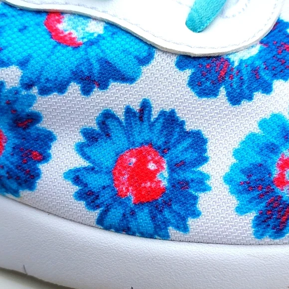 Nike Shoes - Picture 6 of 8